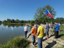Písečné duny trochu zkomplikovaly výhled na vodu.