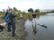 Dejv čelil zvídavým dotazům.