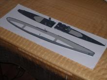 Trup nad čarou ponoru a paluba