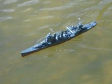 Těžký křižník USS San Francisco na vodě