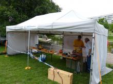 Stan nás ochrání před sluncem i deštěm.