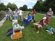 Z ostrůvku nás vystrnadily bujně rostoucí vrby.