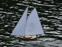 Plachetnice Footy může být i hezká - zde v podání Bambinota.