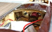 Motor při pohledu od zádě