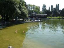 Vody bylo o trochu méně, a tak nám místy ležela i protizávaží bójek na dně.