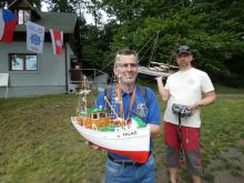 Petrové Vladyka a Budina ve frontě k molu při F4B 