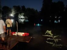 Noční jízdy s LED prosvětlenými PET bójkami