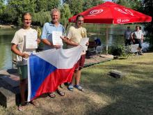 Vítězové nočních jízd zleva: 3. Tomáš Laurin, 1. László Plank a 2. Lukáš Vele