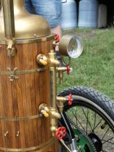 Parní tříkolka má i vodoznak.