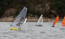 Během startovní minuty