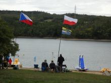 Pohled na vodní plochu z kempu