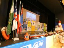 Na jevišti bylo několik klubových modelů mimo soutěž a na plátně se střídaly archivní snímky.