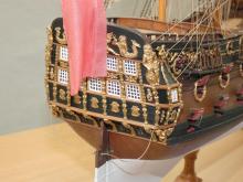 ... a jejich zdobených zádí?