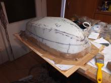 Laminování první části - z důvodů zvýraznění linie/přechodu trupu k palubě