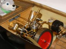 Parní stroj v parníku Josefa Kmoška má vrtání 20 mm a zdvih 36 mm.