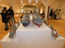 O několik minut později nebylo v nevelkém sále k hnutí.