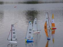 Která ze 6 plachetnic vyhraje, se v době pořízení snímku ještě nevědělo.