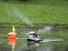 Kolesové parníky Eppleton Hall Juraje Karoluse a Danton Petra Stejskala během vytrvalostního závodu.