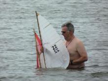 Kdepak, jen došel pro utopenou plachetnici.