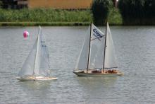 Opravená Juana brázdí vodu a jede si pro vítězství.