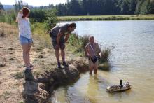 Nedělní pohoda u Svobodného rybníka přilákala i Miloslava Vaváčka