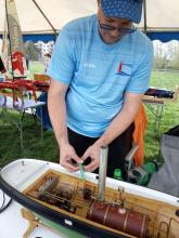 ... a také parník Saturn.