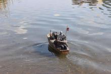 Nacistické plavidlo kouřilo.