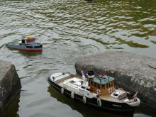 Ludmila mezi kameny. O jeden takový jsem odřel Saturna.