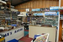 Kromě showroomu zde najdete i regulérní modelářský obchod, otevřeno od 10 do 17 hodin.