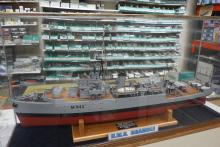 ... patří minolovce HMS Bramble, jejíž stavebnice putuje do Čech - a třeba ji jednou uvidíte na soutěžích ve třídě F4B.