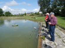 Jiří Voráček vplouvá do doku, můj Saturn čeká ve frontě.