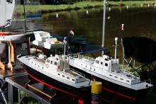 Dva Leadeři - s tímto typem lodi jezdí vítěz a druhý v pořadí kategorie F4A dospělí.