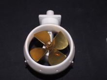 Hmotnost sestavy s lodním šroubem bez hřídele je 150 g