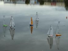 6 plachetnic Footy bojuje v 5. soutěži Footy v Čechách 2025.