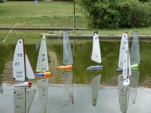 Největší jezírko v Parku Přátelství hostilo soutěž modelů plachetnic Footy poprvé.