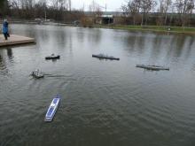 Na vodě bylo živo.